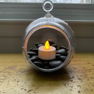 Terrarium centerpiece with rocks